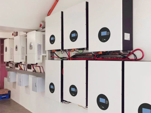 パワーウォール 5kWh ハイブリッドグリッド接続太陽系のための家庭用リチウム電池パック